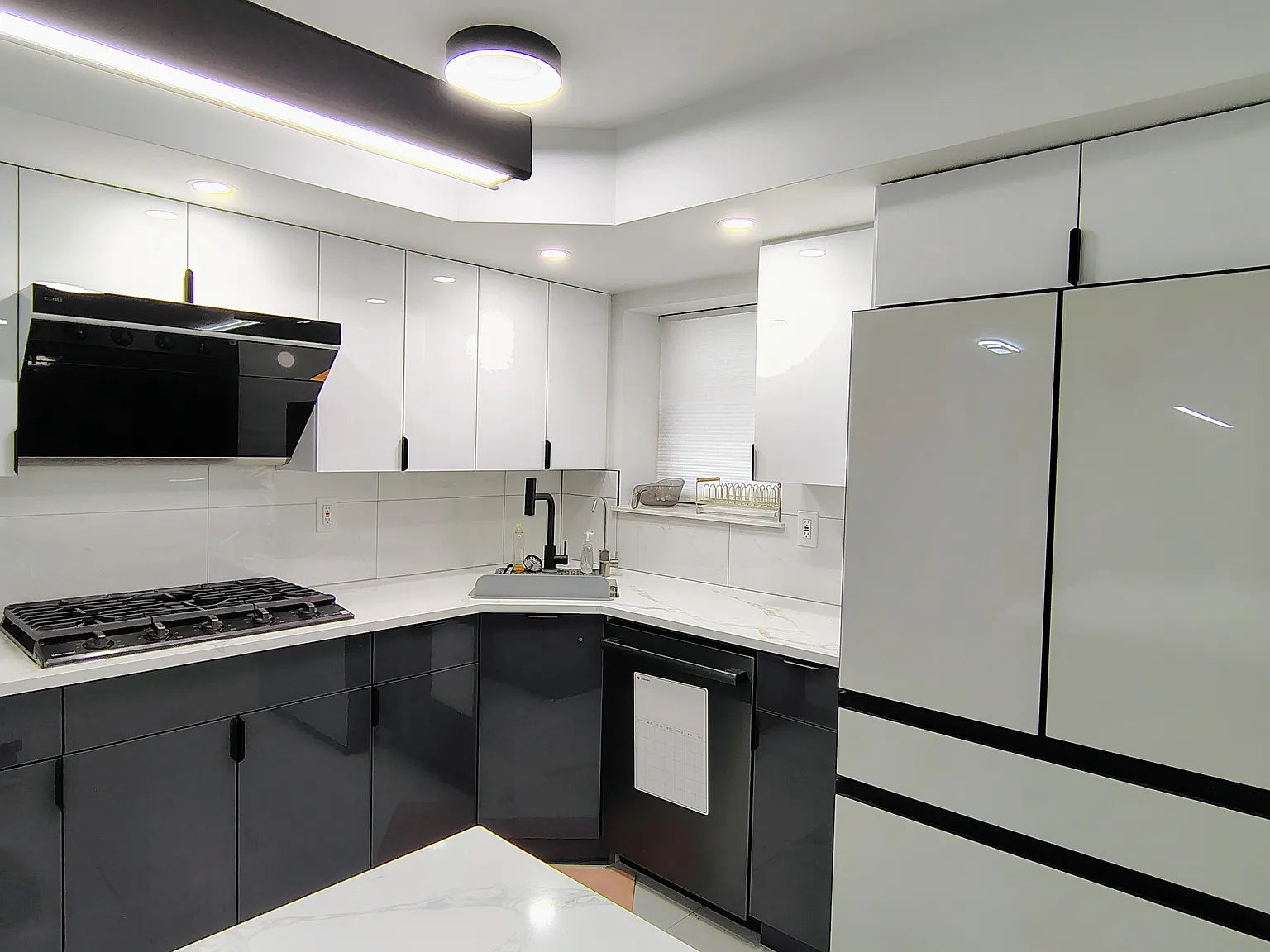 2 bed, 643 sqft, $2,500 — Photo 3