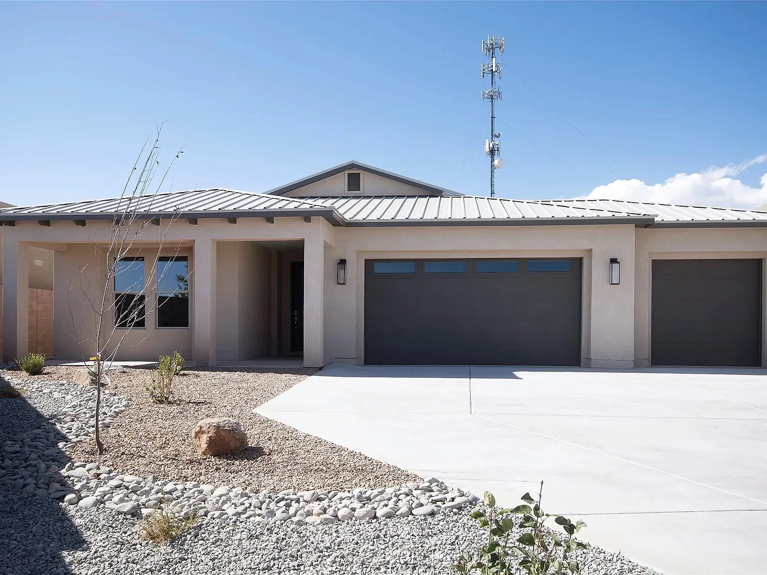 4 bed, 2300 sqft, $4,200 — Photo 1