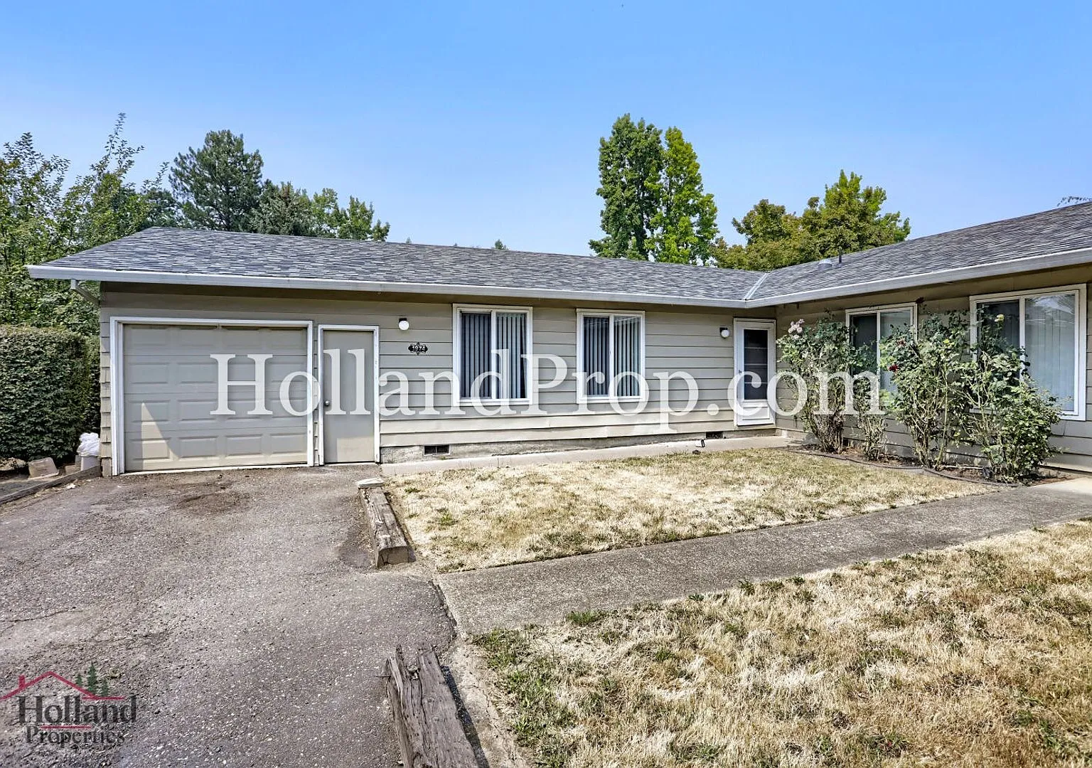 Charming 3-Bedroom Duplex with Fenced Yard, Fireplace & Garage Near Hwy 26! — Photo 3