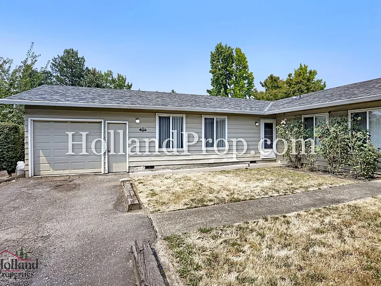 1974 NE Barberry Dr — Photo 3