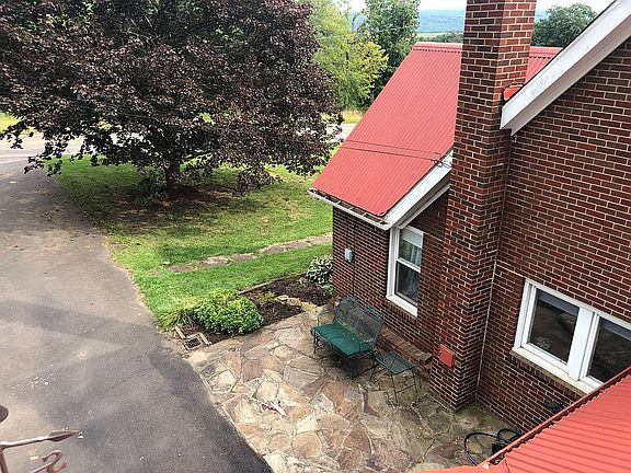 Front patio area / entry