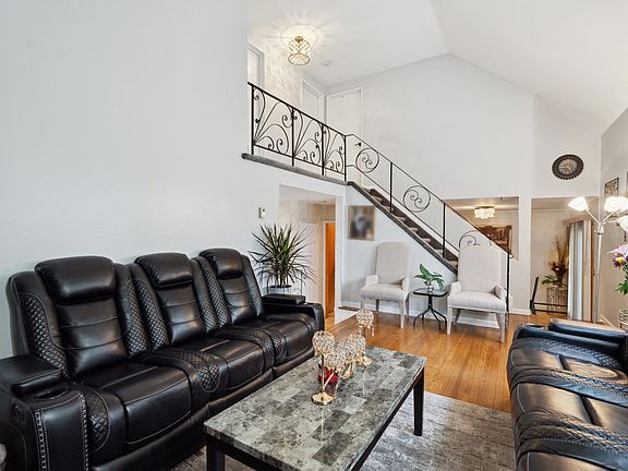 4th image of 529 Davis St