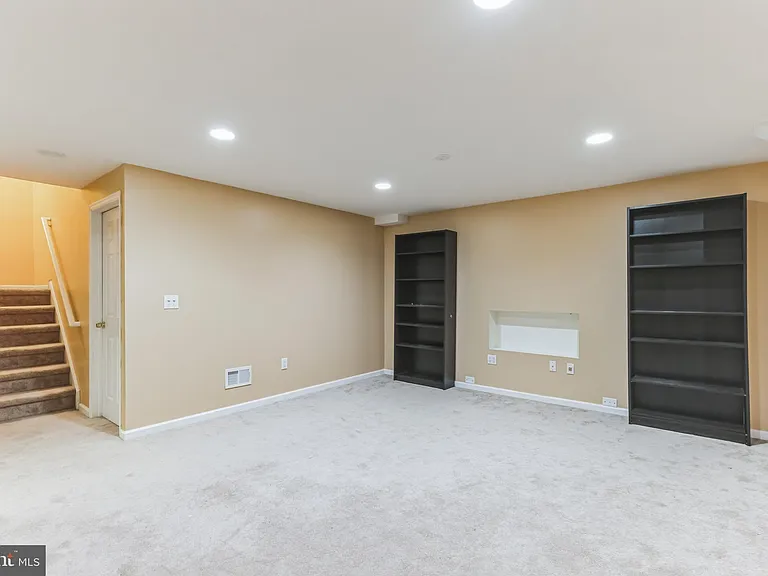 4 Hogan Way — Photo 30