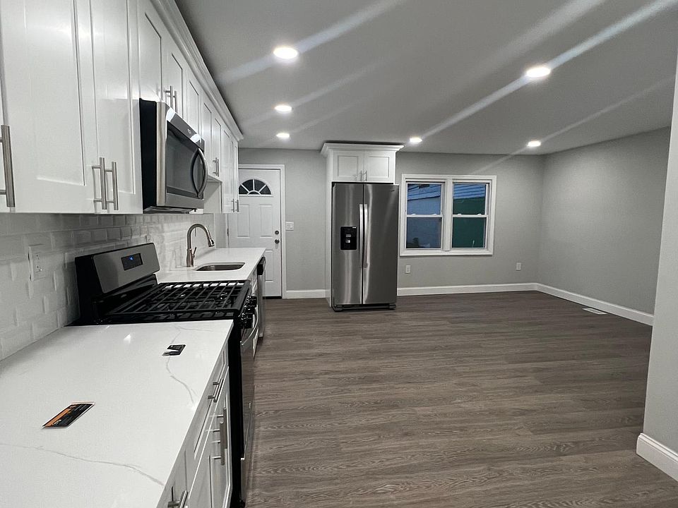 1st image of 75 Gaston Ave #1