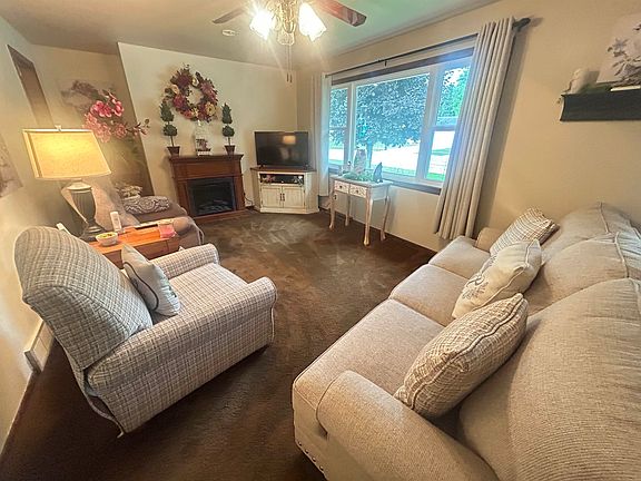 3rd image of 434 Melanie Ln
