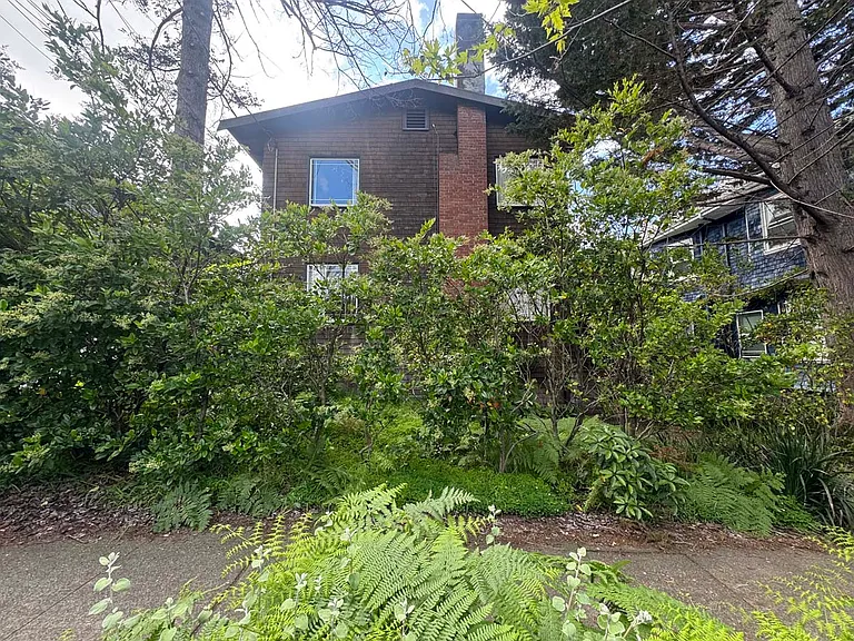 2836 Derby St — Photo 58