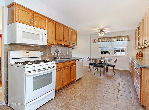 4th image of 8858 Hickory Dr