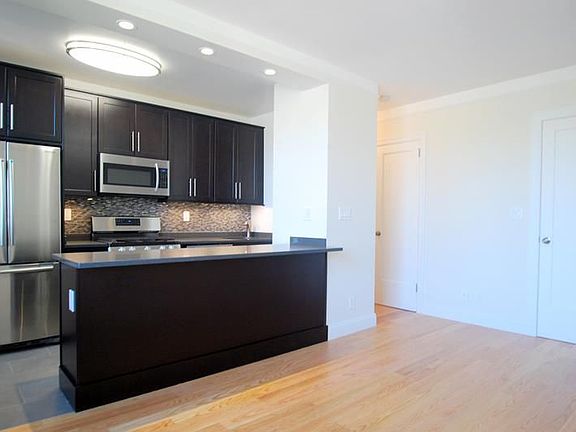 2nd image of 72 Barrow St APT 6W
