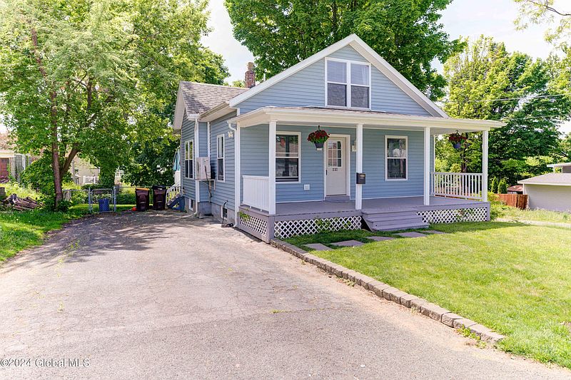 2nd image of 232 Hampton Avenue