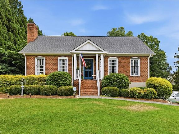 2nd image of 808 Springhouse Ct
