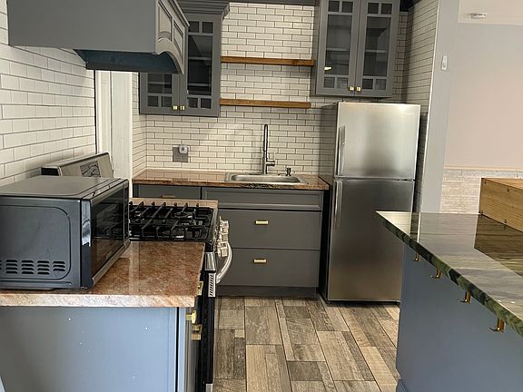 3rd image of 322 S Lake Dr