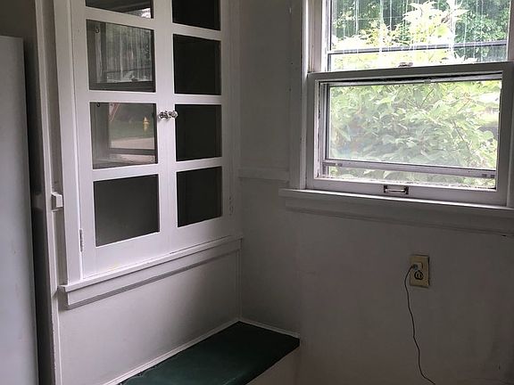 3rd image of 703 Albert Ave