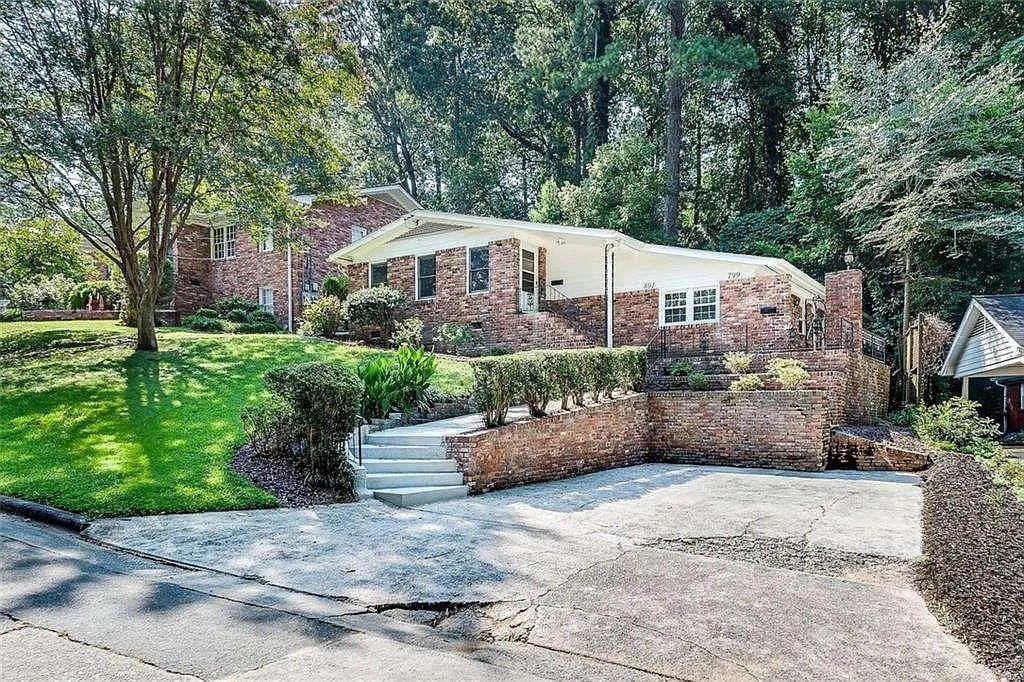 2 bed, 1.0 bath, 817 sqft, $2,500 — Photo 1