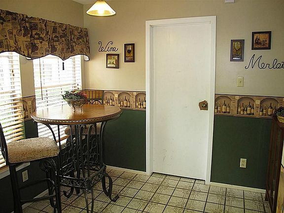 3rd image of 3107 Silver Falls Dr