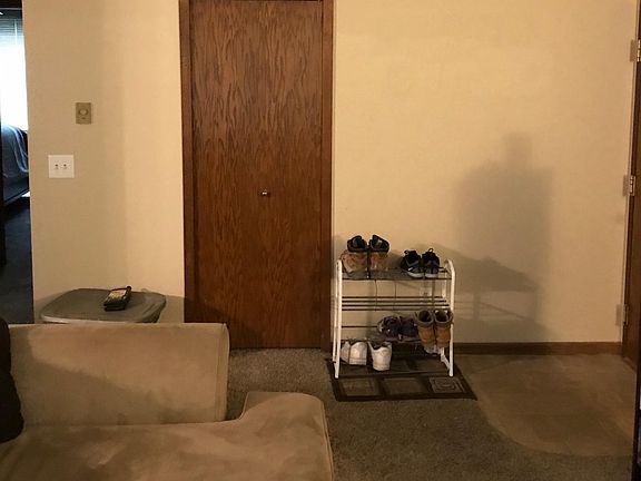 Entry area and entry closet