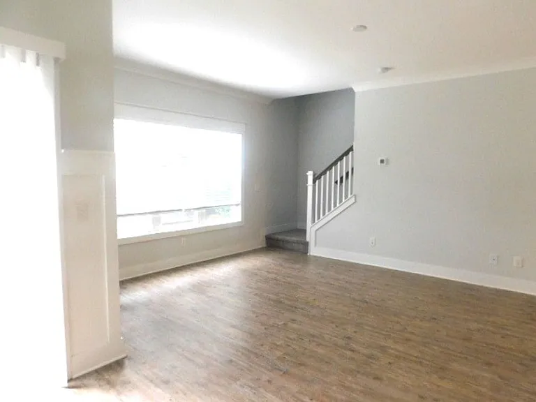 16 Circlewood Dr — Photo 8