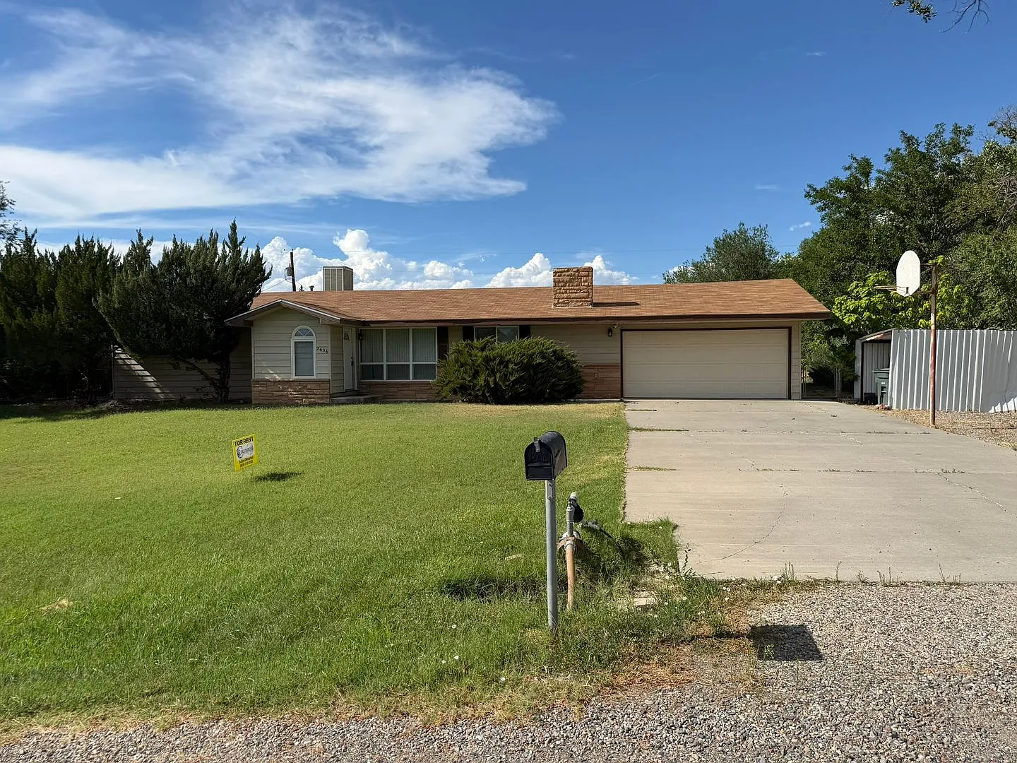 Large Home W/Tons Of Storage Space On Northside Grand Junction — Photo 1