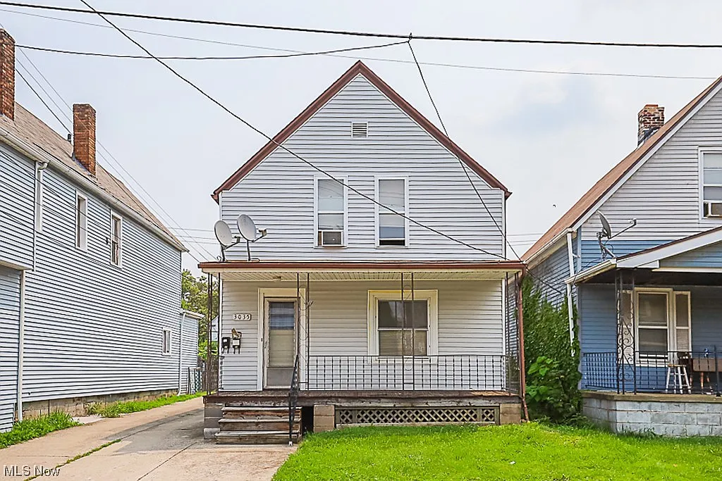 3035 W 104th St photo 1
