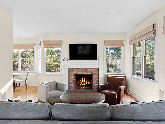 3rd image of 18 Cowhill Ln