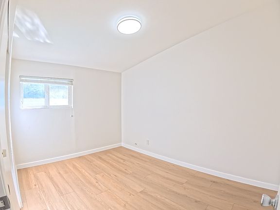 2nd image of 2433 Bartel St