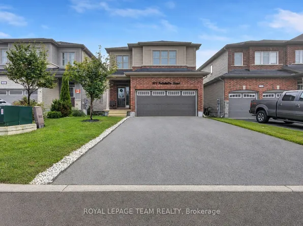 109 Falabella St, Ottawa, ON K2S 0X7