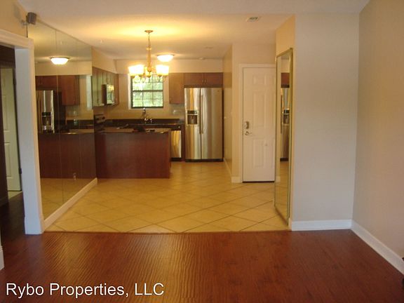 3rd image of 2304 Yellowstone Park Ct APT F