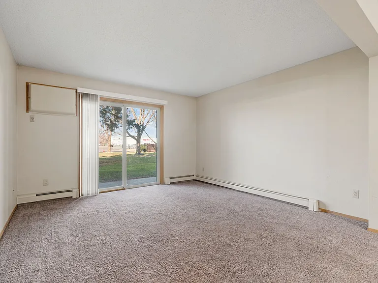 Wyndemere Apartments — Photo 40