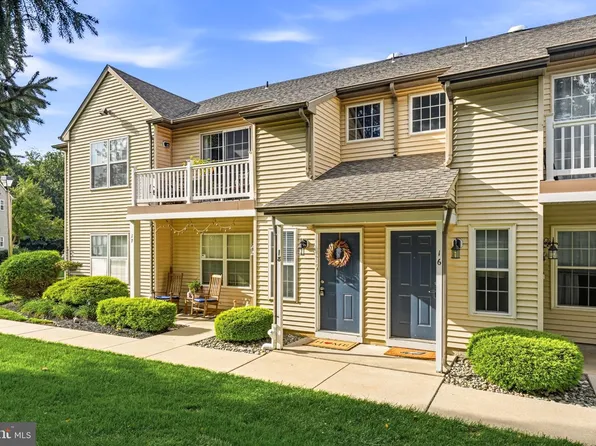 18 Crestmont Dr, Mantua, NJ 08051