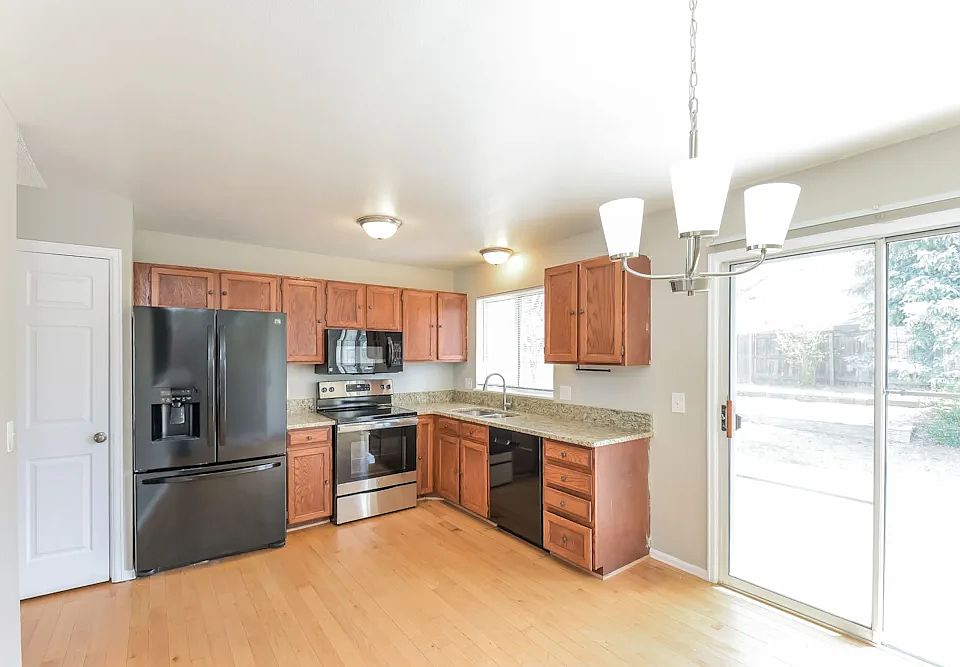 1st image of 1307 S Lewiston Way