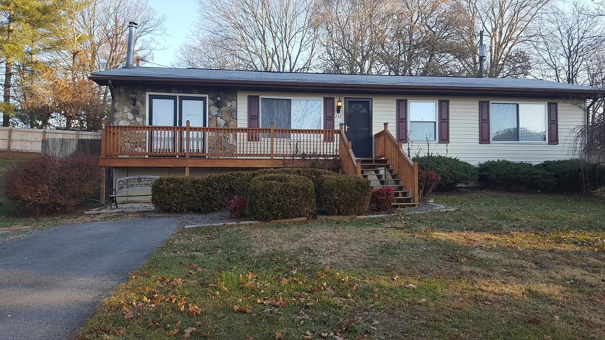 4 bed, 1200 sqft, $2,500 — Photo 1