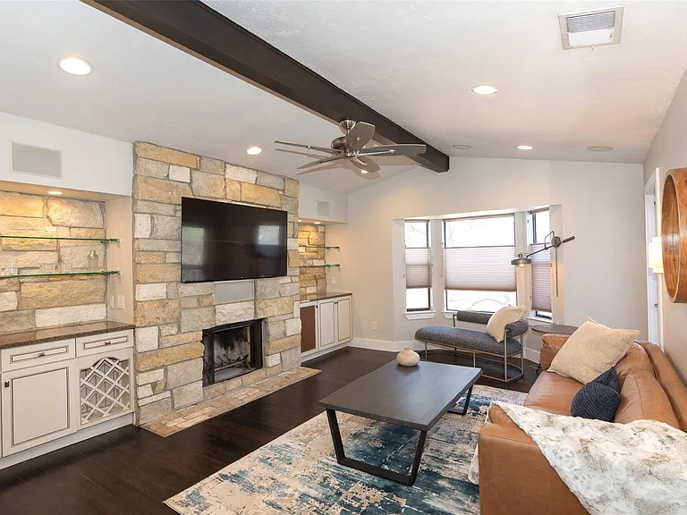 2410 Enfield Rd #10 — Photo 7