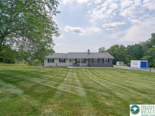 378 Valley Hi Ct, Walnutport, PA 18088