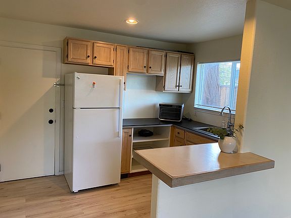 5th image of 1177 Smith Ave #B