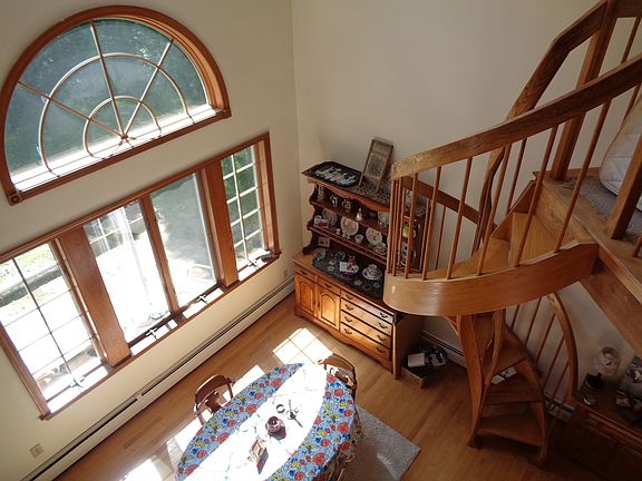 2nd image of 10 Sherwood Dr