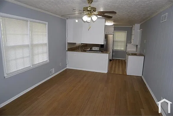 1303 Burbank Trl — Photo 20