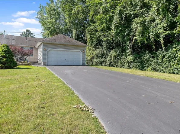 5098 Black Hawk Cir, Liverpool, NY 13088