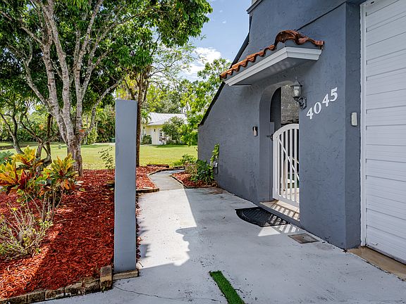 4th image of 4045 Skyway Dr