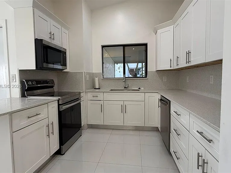 17010 SW 93rd Ave #O — Photo 6