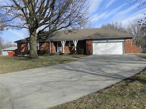 2nd image of 105 SE Richardson Pl