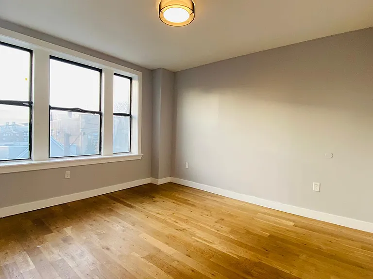 84 Romaine Ave #10 — Photo 8
