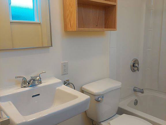 4th image of 14900 Lemoli Ave APT 01
