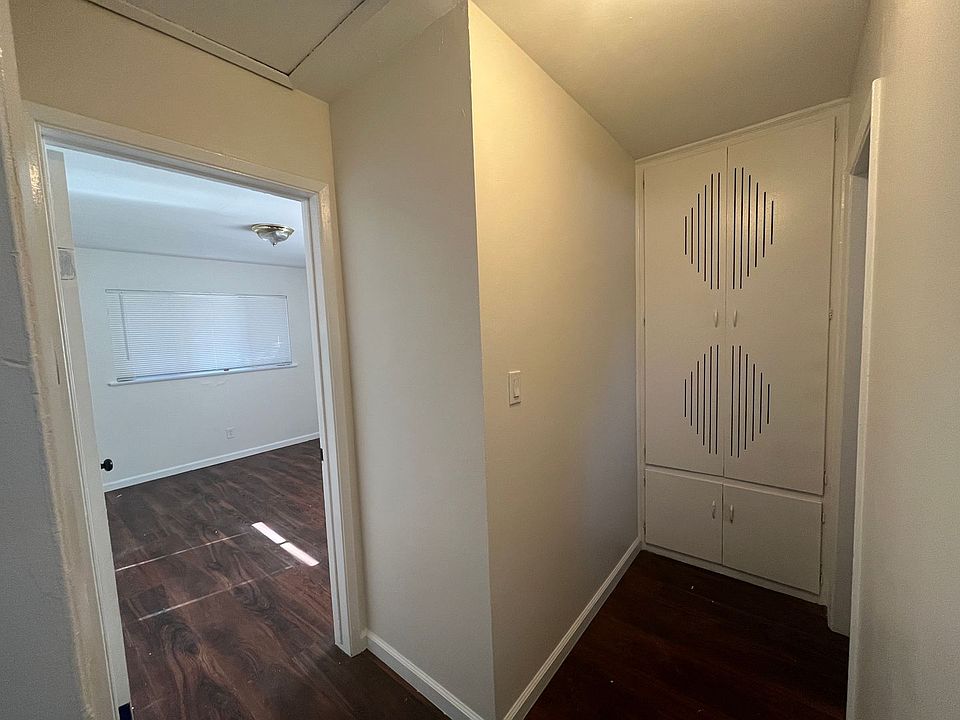 2nd image of 752 N Marengo Ave #4