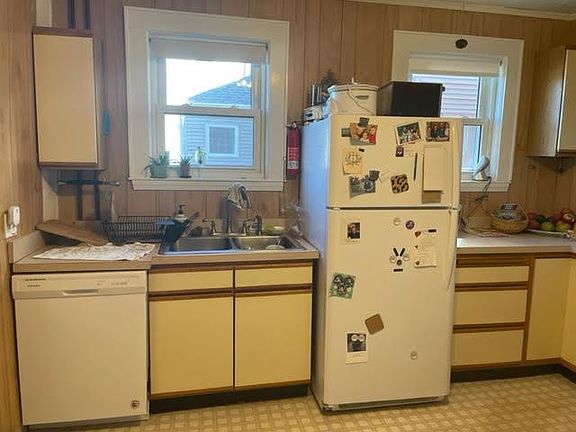 5th image of 1-14 Sixteen Dwight St #1