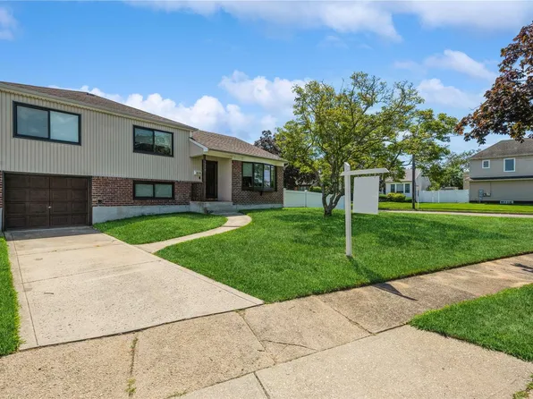 3219 Neptune Avenue, Oceanside, NY 11572