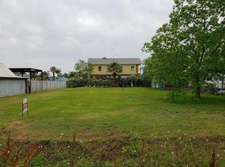 129 20th St, San Leon, TX 77539
