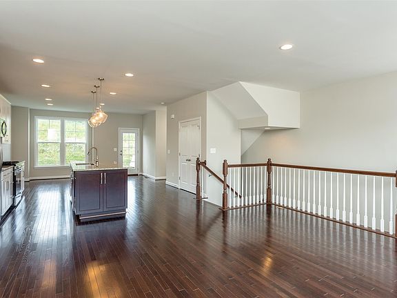 5th image of 3232 Marion Sq