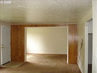 5th image of 1334 NE Douglas Ave