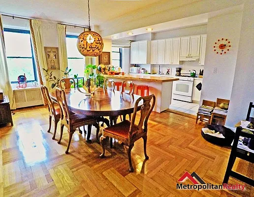 Rented by Metropolitan Realty | media 4