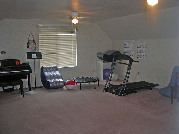 Great room upstairs-ceiling fan, huge!