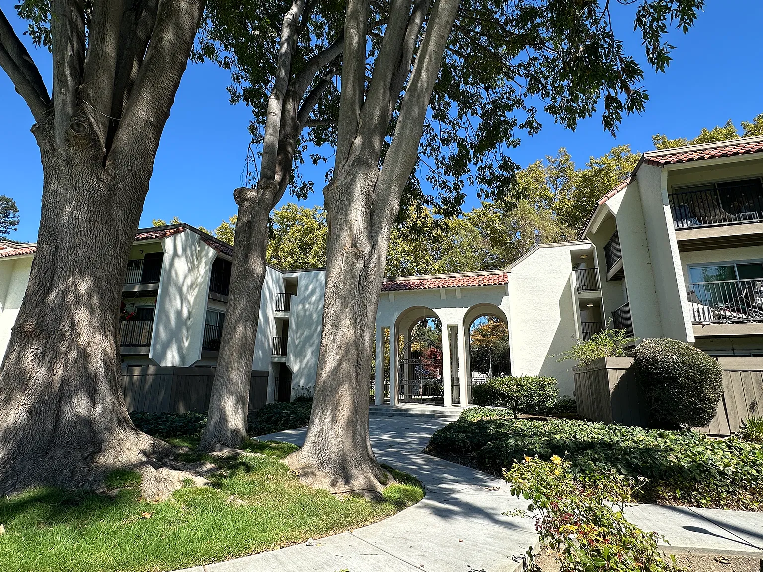 2 bed, 1030 sqft, $3,300 — Photo 1